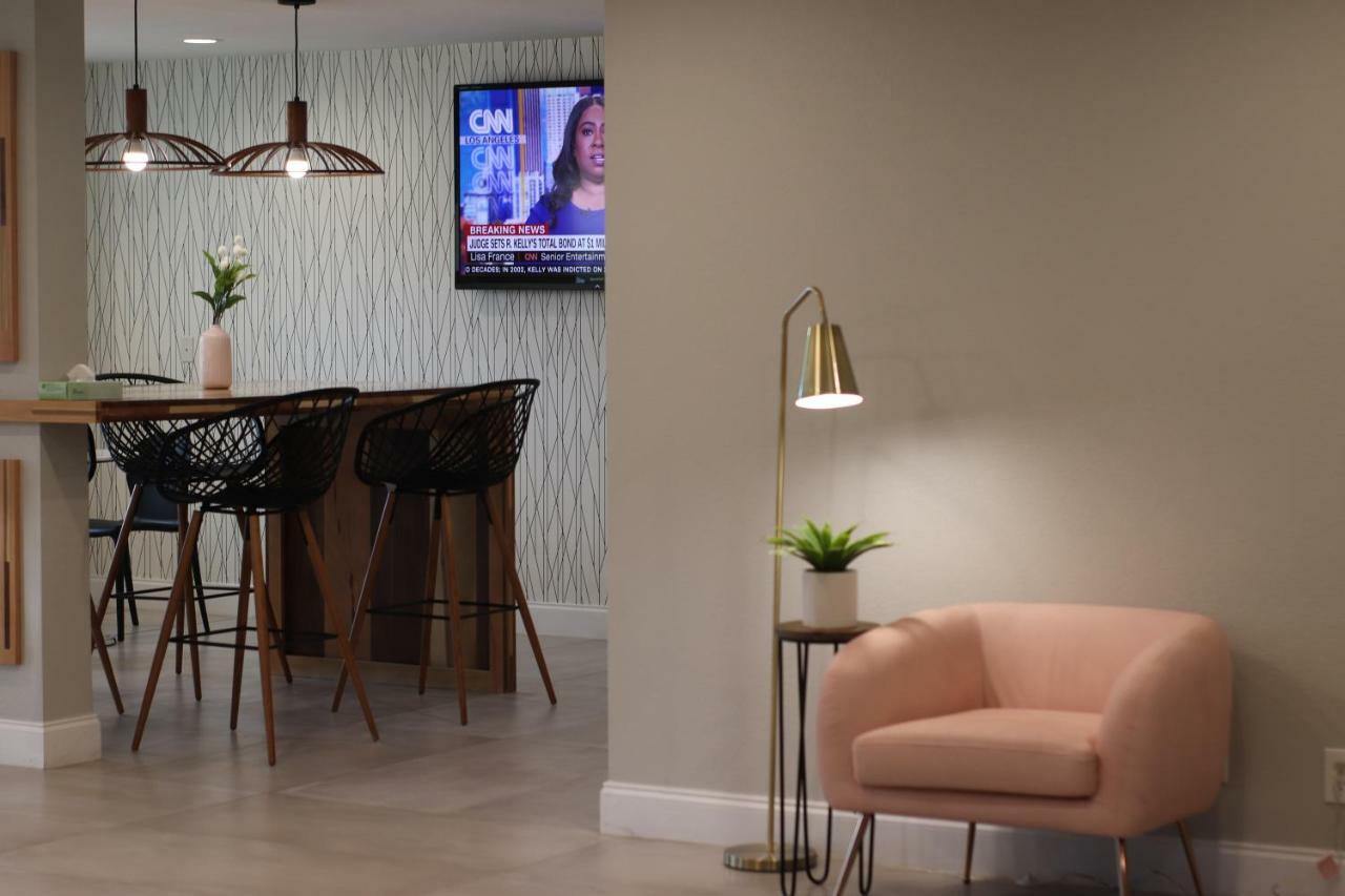 Arya Inn And Suites Irving Exteriör bild